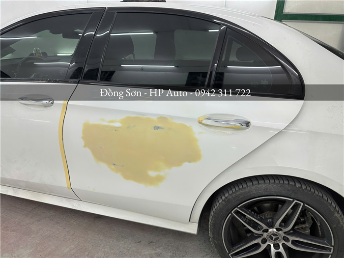 Sơn vết trầy xước Mercedes E200